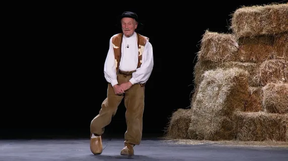 Claude Vanony fête ses 90 ans sur scène à Gerardmer © Supermouche Productions