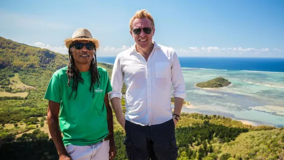 Échappées belles  île Maurice  un paradis retrouvé Plages de sable blanc, récifs de corail magnifiques, forêts luxuriantes ou encore montagnes sauvages, l’île possède une multitude de paysages à couper le souffle.