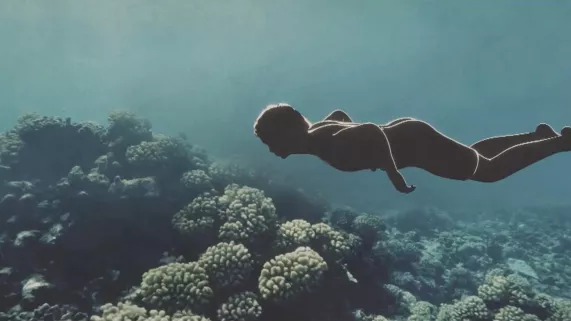 POE RAVA, DU NACRE A LA PERLE, UNE HISTOIRE DE FAMILLE POE RAVA, DU NACRE A LA PERLE, UNE HISTOIRE DE FAMILLE