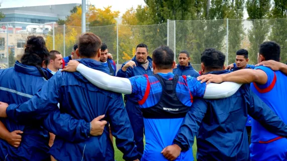 OCEAN APART, AVIDITE TRAHISON ET RUGBY DU PACIFIQUE