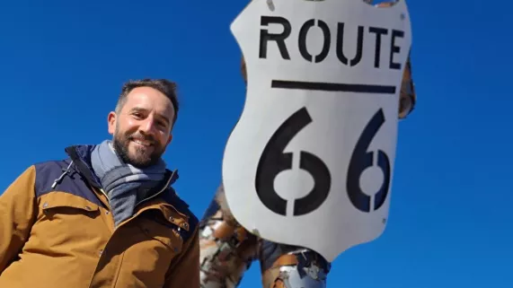 ÉCHAPPÉES BELLES L'Arizona en liberté Au-delà du majestueux Grand Canyon, l’Arizona regorge d’une multitude de paysages plus secrets et de trésors naturels, à l’image du mystique parc de Sedona où les babas cool se mêlent aux touristes en quête de sens dans leur vie.