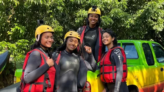 LES MISS N' ONT PEUR DE RIEN - LA REUNION - Puzzle Media LES MISS N' ONT PEUR DE RIEN - LA REUNION - Puzzle Media