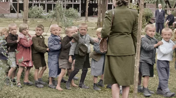 1945, les enfants du chaos © Elephant Adventures 1945, les enfants du chaos © Elephant Adventures