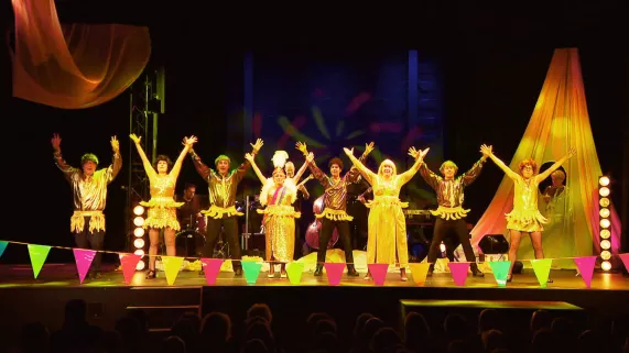 La Revue scoute 2022 sur scène - crédit ACTE 5 / FTV