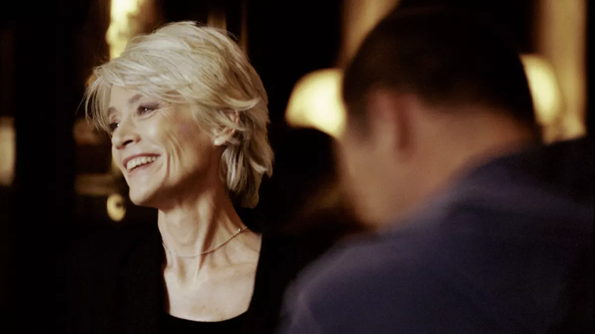 © Benoît Peverelli Françoise Hardy tout sourire