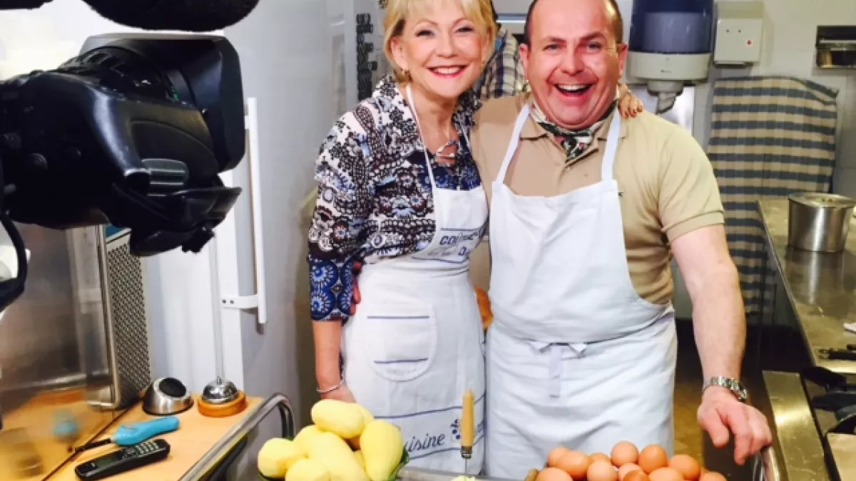 Odile Mattei et le chef Philippe Carteron en cuisine Odile Mattei et le chef Philippe Carteron en cuisine
