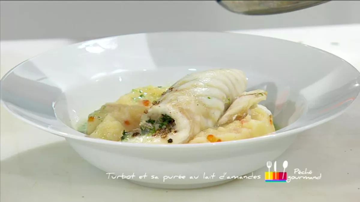 Assiette Turbot et sa purée au lait d'amande Assiette Turbot et sa purée au lait d'amande