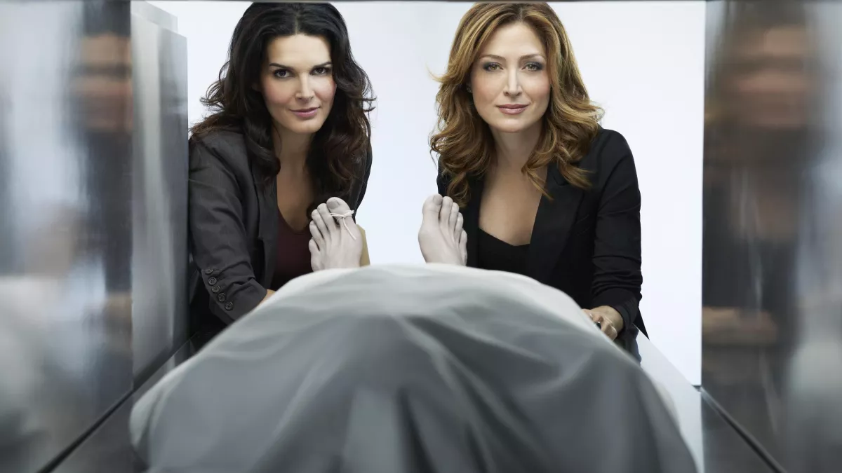 (C) Warner Bros Television RIZZOLI & ISLES