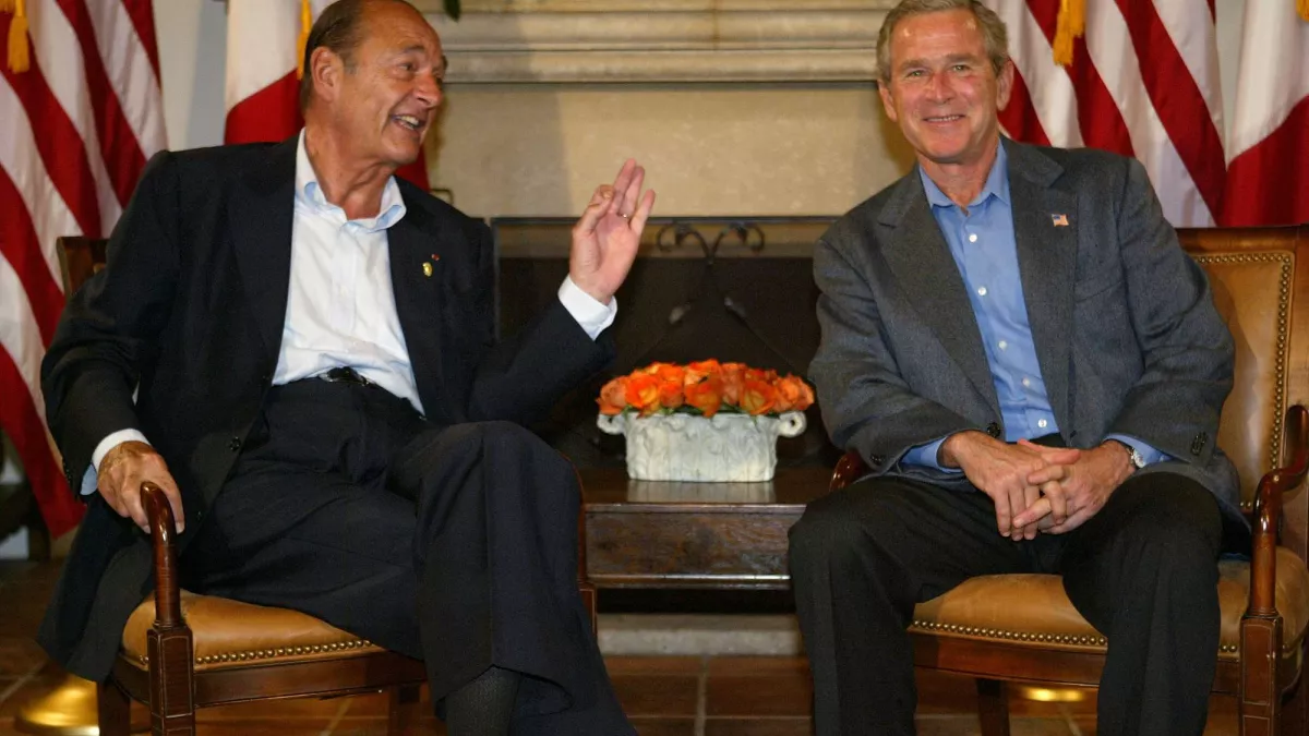 © Charles Dharapak / AP / SIPA Chirac et Bush