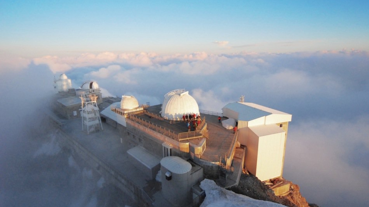 Pic du midi dans les nuages