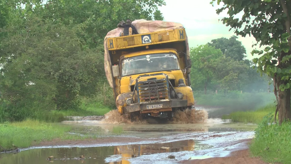 © Tony Comiti LES ROUTES DE L'IMPOSSIBLE