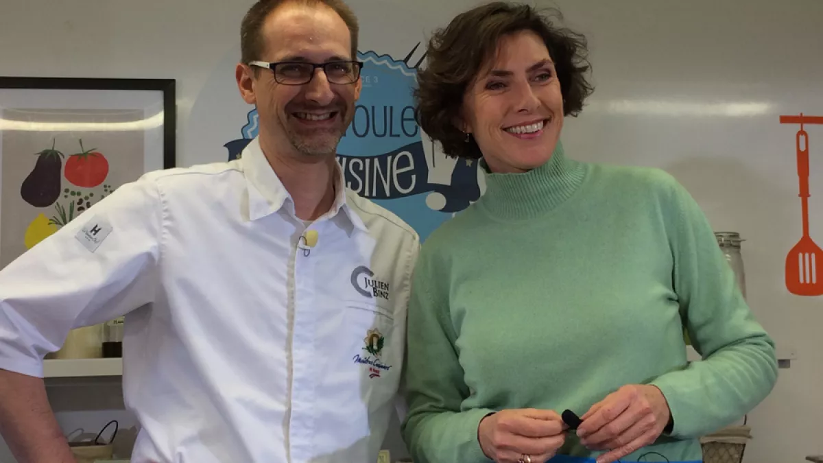Ça roule en cuisine - Sophie Menut avec Julien Binz - crédit FTV Ça roule en cuisine - Sophie Menut avec Julien Binz
