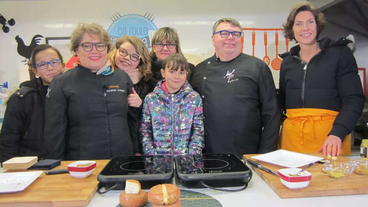 Ça roule en cuisine - Famille Lorho et Sophie Menut - crédit FTV Ça roule en cuisine - Famille Lorho et Sophie Menut