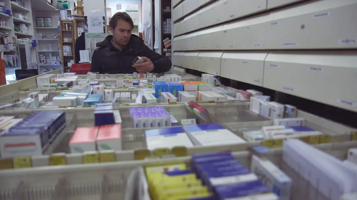 Pièces à conviction - Médicaments effets secondaires ou mortels ? Pièces à conviction - pharmacie