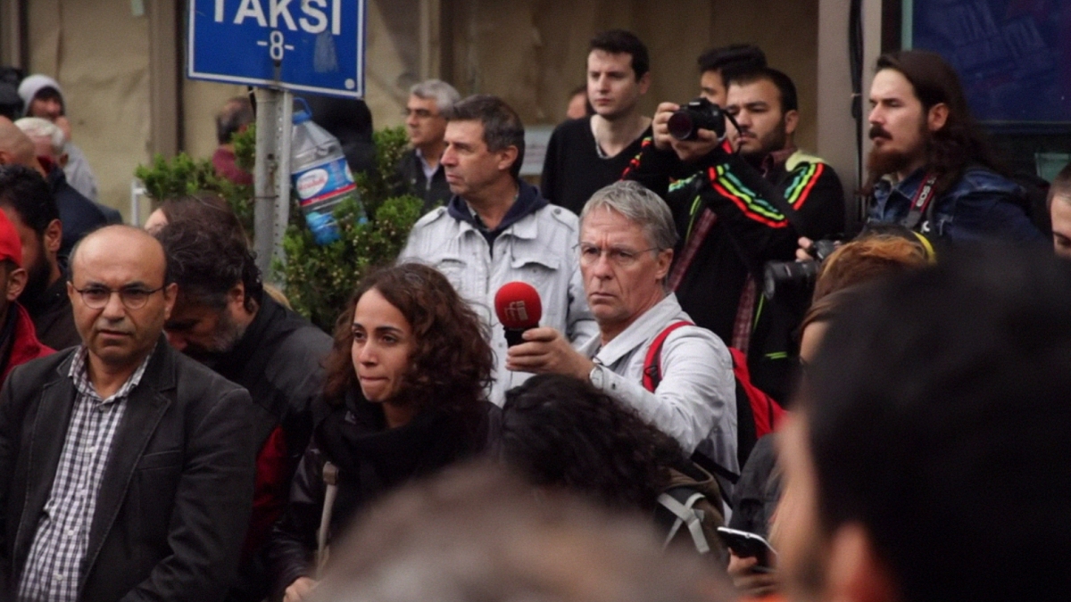 Portrait du  journaliste Jérôme Bastion, correspondant RFI, mardi 30 janvier à 20h35 dans Vents du Sud sur ViaStella