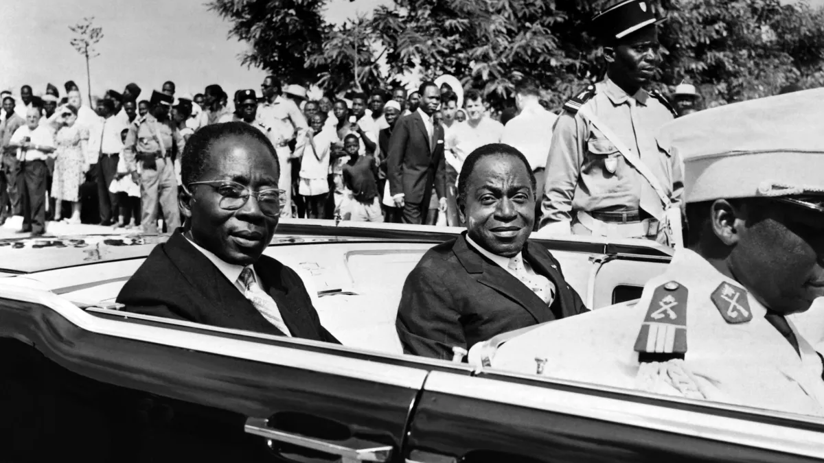 Les présidents sénégalais et ivoirien Léopold Sédar Senghor et Félix Houphouët-Boigny, à Abidjan le 10 août 1961. © AFP LE JOUR OU LE SUD A GAGNER SA LIBERTE