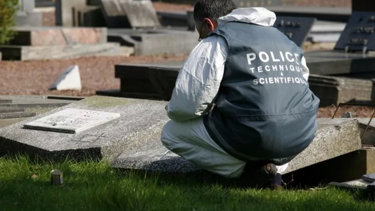 POLICE SCIENTIFIQUE : QUAND LES VRAIS EXPERTS... POLICE SCIENTIFIQUE : QUAND LES VRAIS EXPERTS...