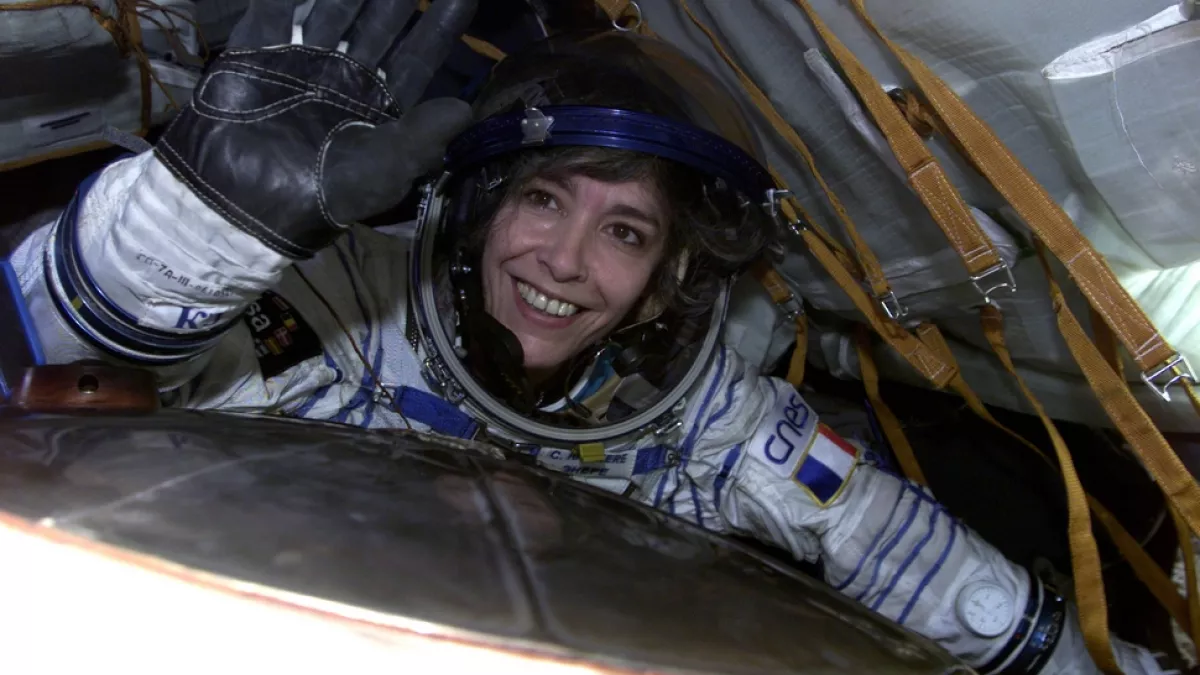 Claudie in Soyuz during Andromède mission in 2001. Credits: ESA/CNES Claudie in Soyuz during Andromède mission in 2001. Credits: ESA/CNES