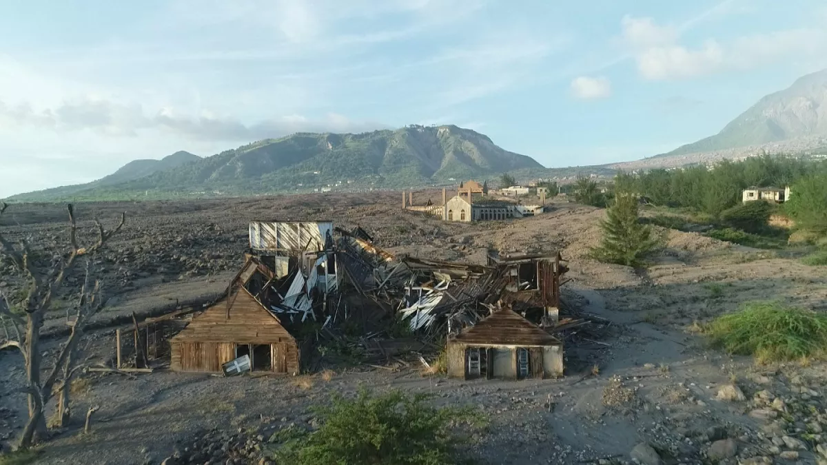 © Ecrans du monde DES VOLCANS ET DES ILES