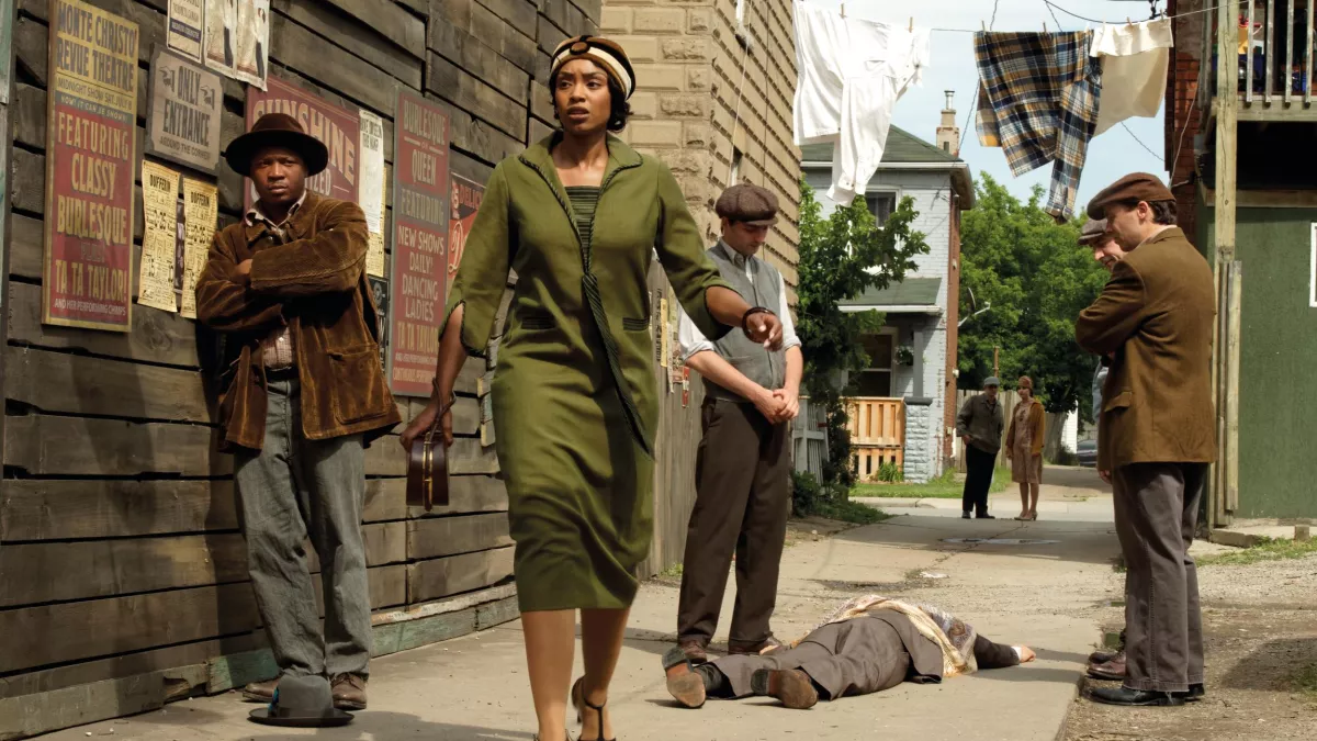 ©Kew Media Group FRANKIE DRAKE MYSTERIES S01