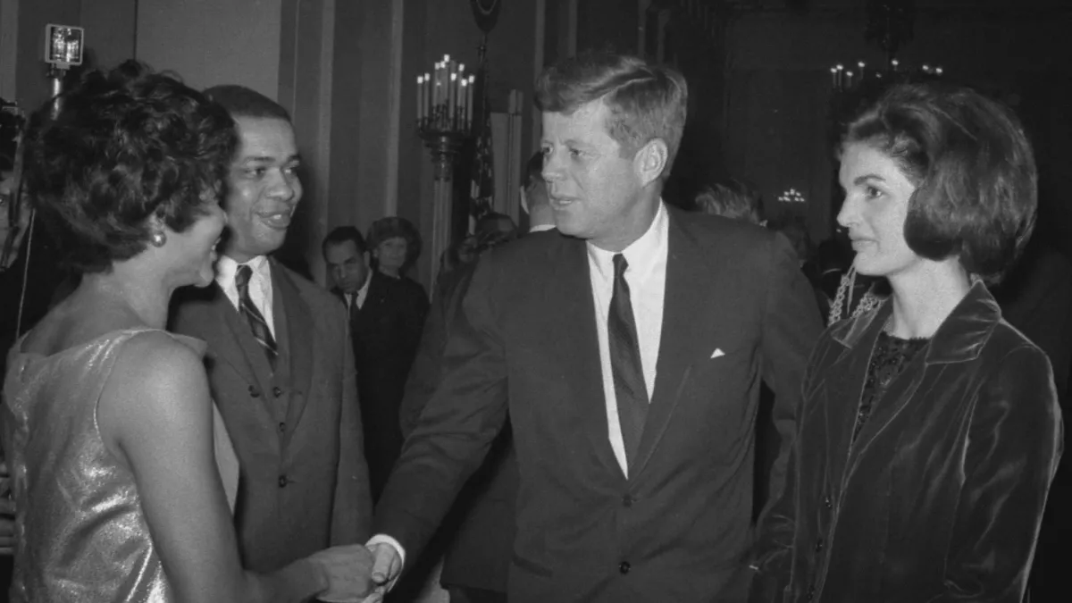 © AB Productions – 2017 JACKIE KENNEDY, MILITANTE DE LA 1ÈRE HEURE