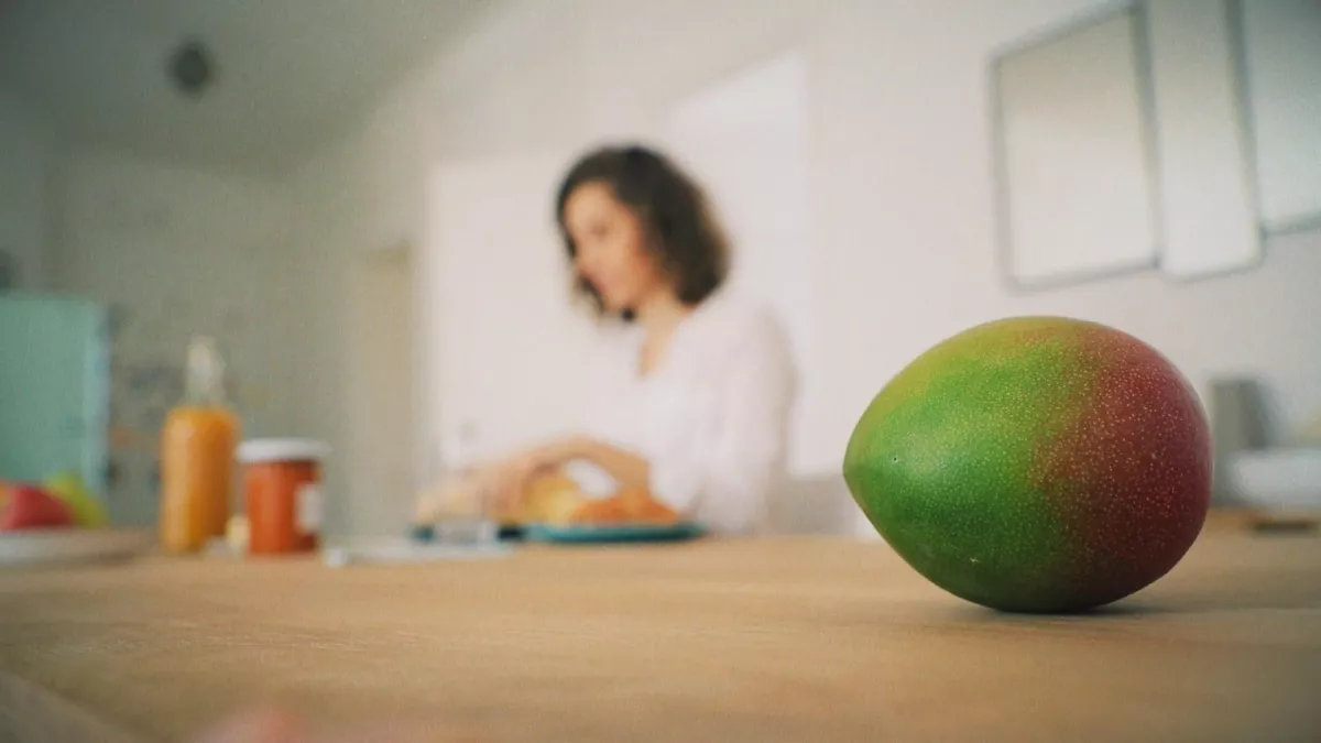 Nova Production LA MANGUE, ITINÉRAIRE D'UN FRUIT GÂTÉ