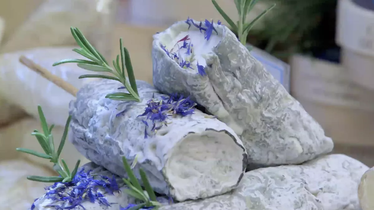© LA JOLIE PROD LE FROMAGE QUI NOUS REND CHÈVRE