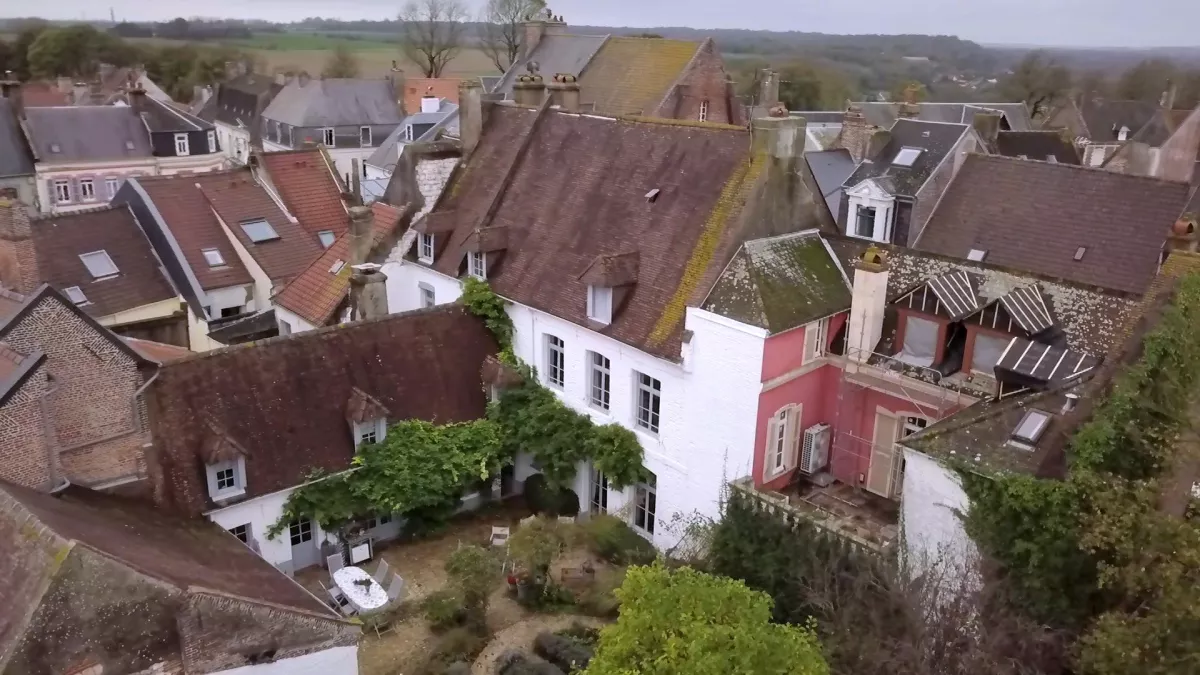 © Morgane Production NOS MAISONS ONT UNE HISTOIRE