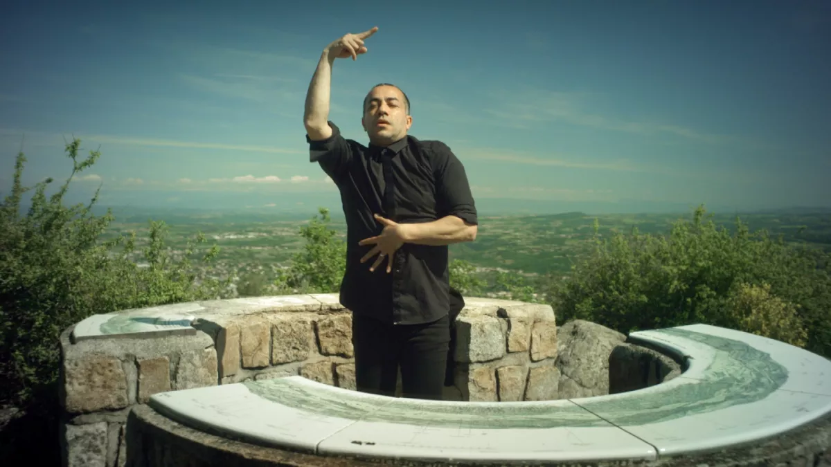 Abou Lagraa, la république du sens