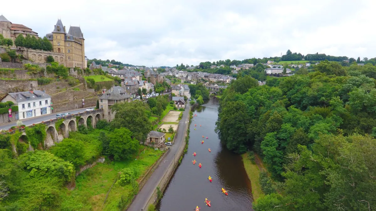 La Vézère (Corrèze Tourisme) La Vézère (Corrèze Tourisme)