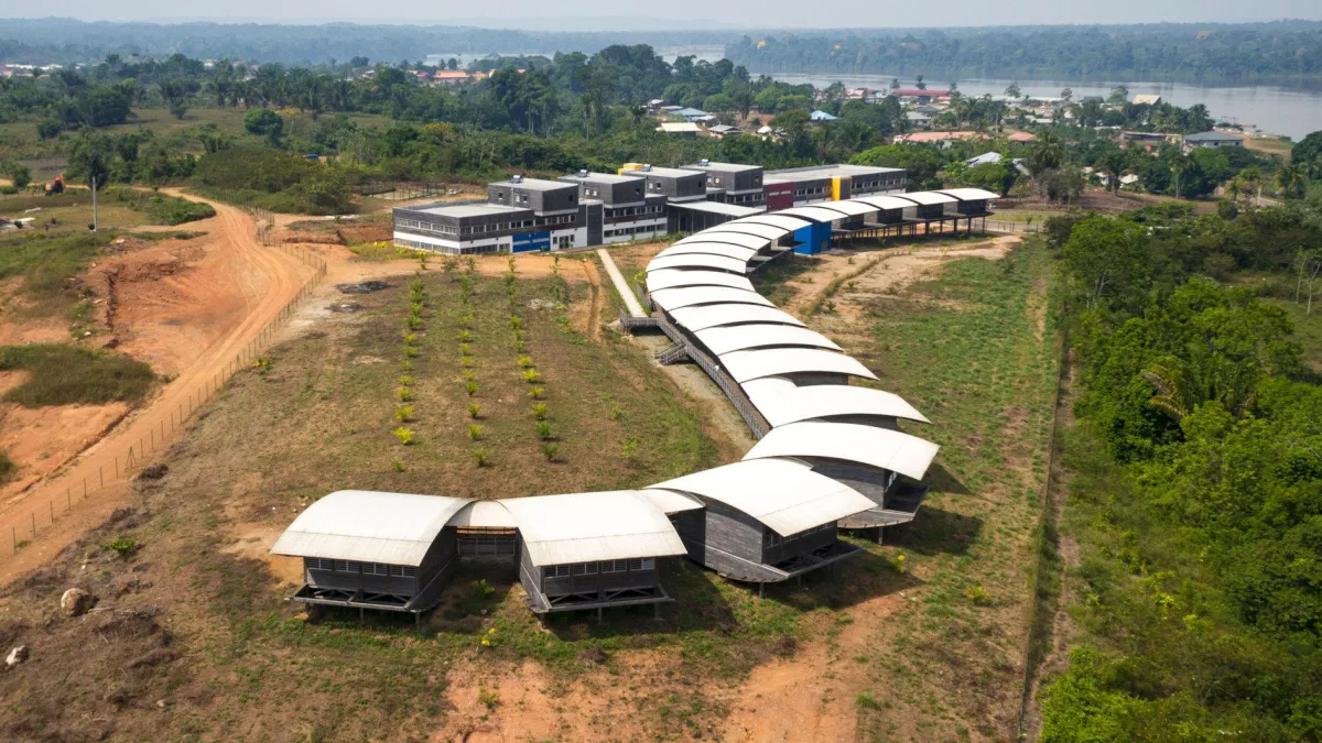 © Médiatika APATOU, UN COLLÈGE EN GUYAN