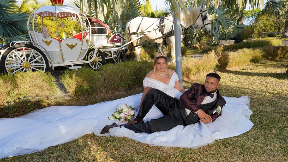 LAMOUR LE DOU SAISON 11 LAMOUR LE DOU SAISON 11 / EP. 3: Brenda et Donovan. Donovan 26 ans n’a pas eu à aller bien loin pour rencontrer sa moitié car c’est dans son quartier que Brenda, 26 ans également, venait régulièrement passer ses vacances. Une soirée chez des amis communs a permis au jeune homme de conquérir le cœur de sa belle.