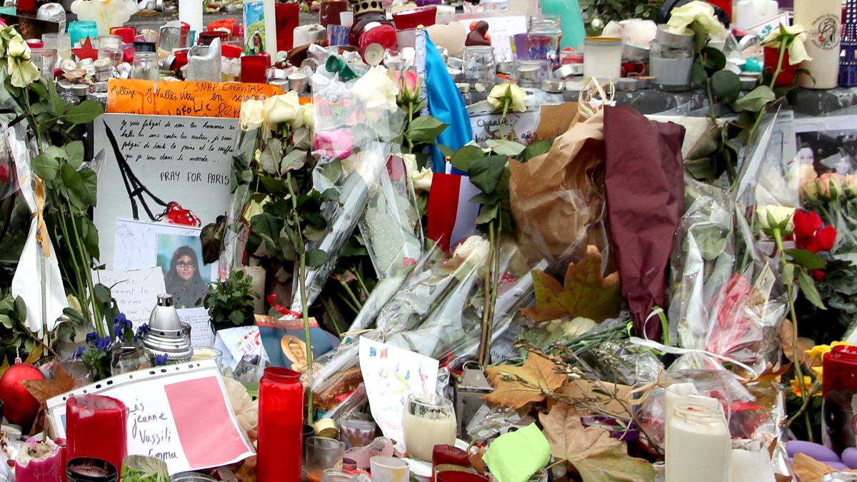 Hommage après les attentats du 13 novembre 2015