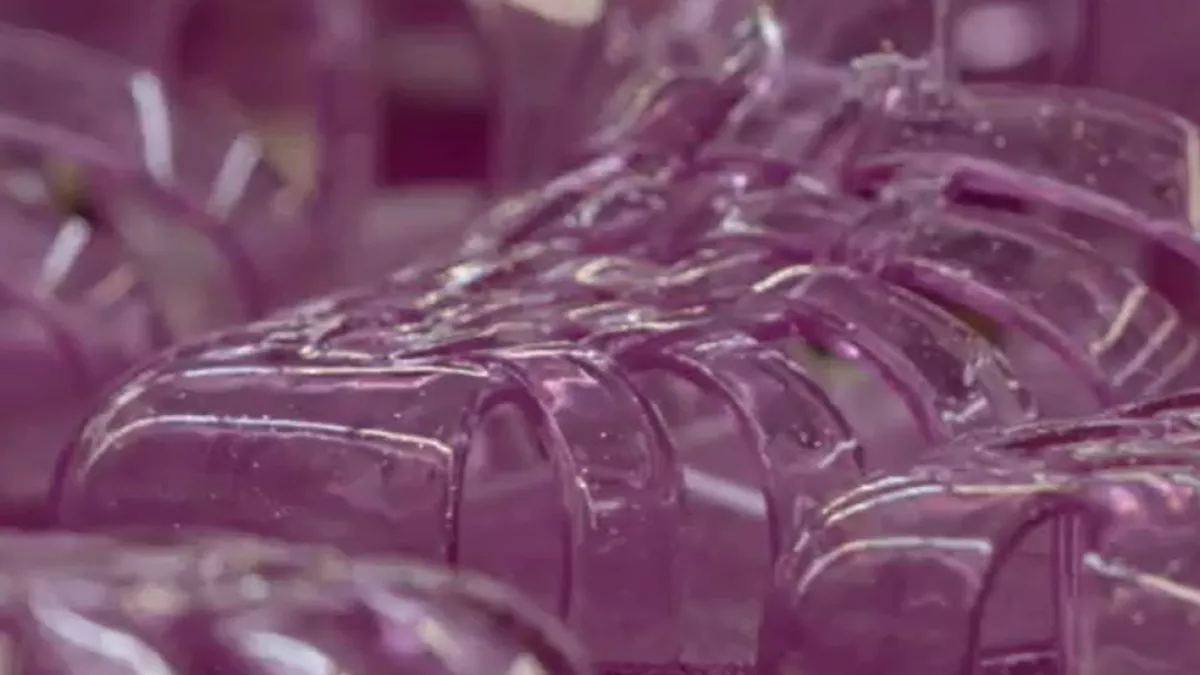 L'Odyssée de la sandale en plastique L'Odyssée de la sandale en plastique