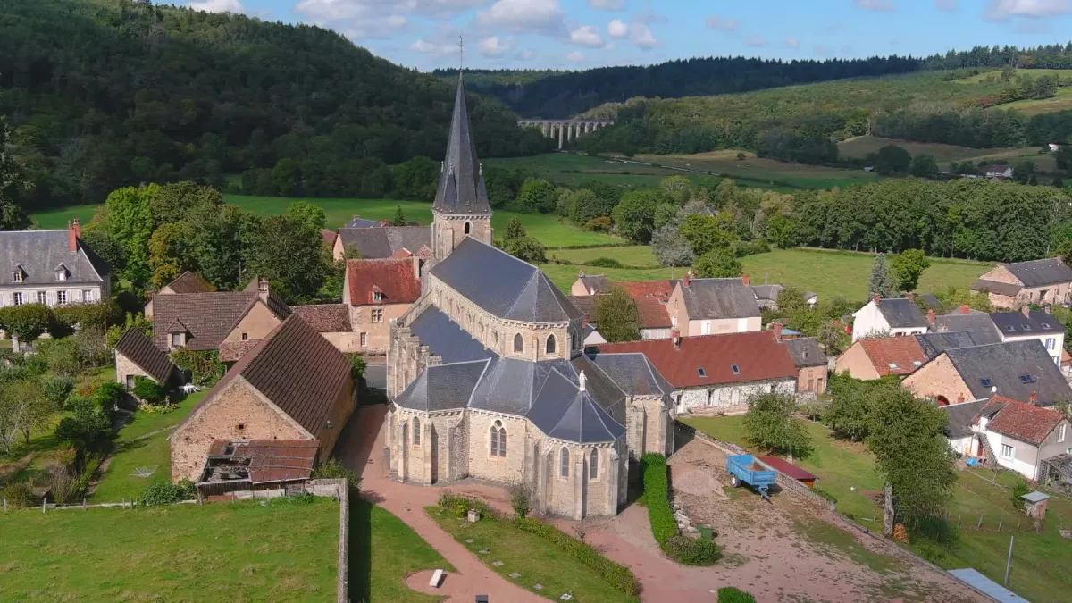 EDR BFC patrimoine sept23 EGLISE eglise image drone saone et loire