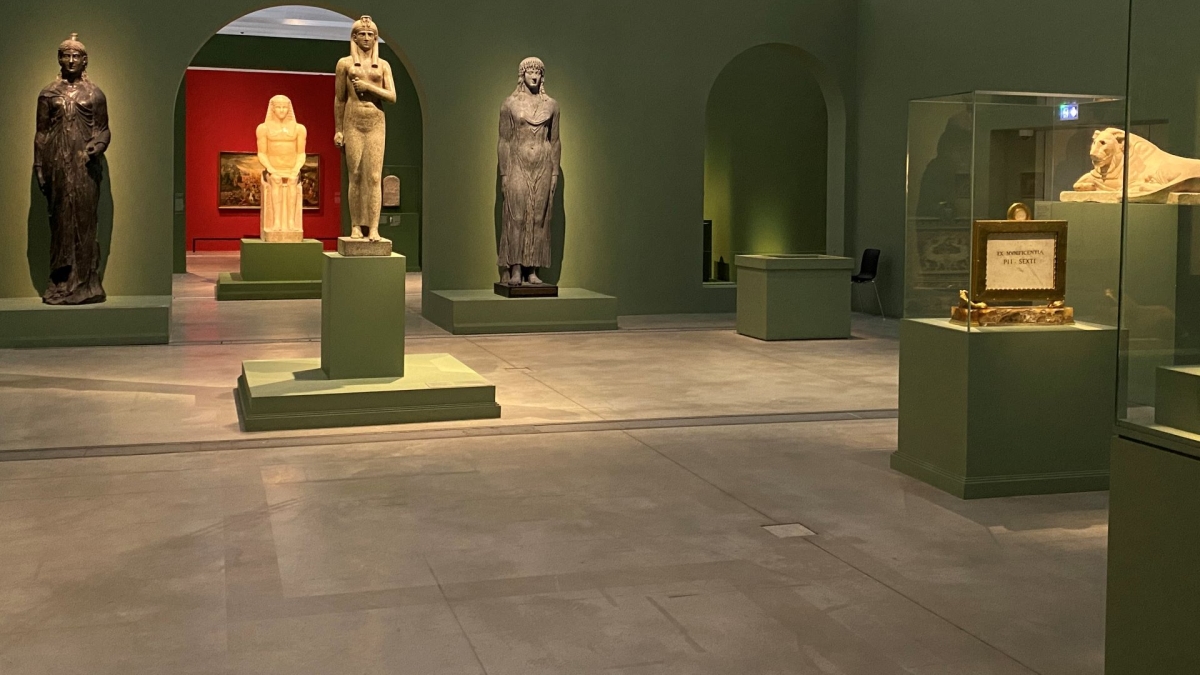 (c) FRANCE 3 HDF LE LOUVRE LENS