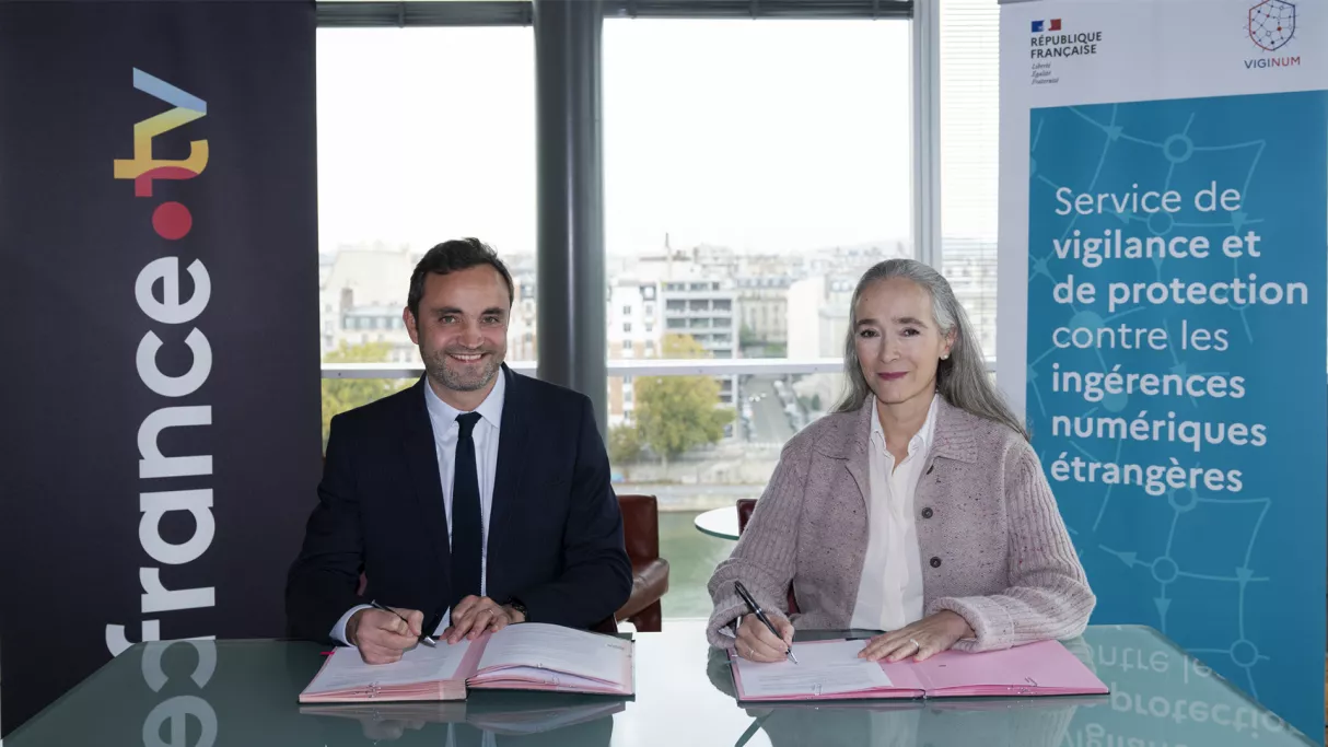 Signature convention Viginum avec Marc-Antoine Brillant et Delphine Ernotte