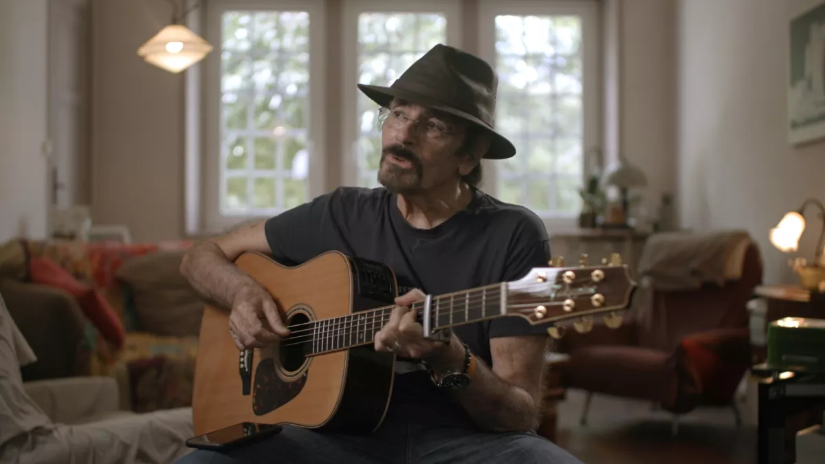 Nicolas Peyrac à la guitare