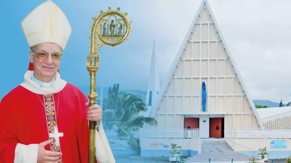 LE JOUR DU SEIGNEUR Spéciale à La Réunion La messe solennelle sera diffusée en différée sur Réunion la 1ère à 13.10 Elle est présidée par Mgr Gilbert Aubry et concélébrée par les Pères Augustin Tsikivy et Brice Bouetoumoussa, curés de la paroisse et par le diacre Sébastien Merion. C’est une messe chantée avec la participation de la chorale « de la Trinité », dirigée par le responsable, William Cadet et commentée par le père Jean Denis Ferrère.