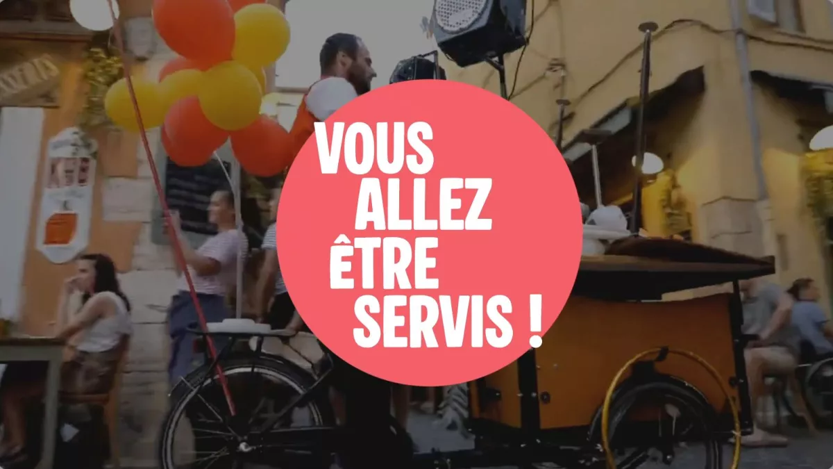 VOUS ALLEZ ETRE SERVIS VISUEL CP (c) adltv