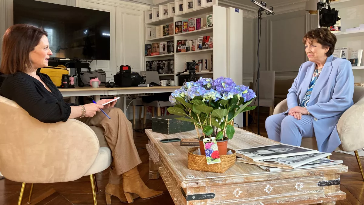 Virginie Charbonneau et Roselyne Bachelot ©FTV.jpg