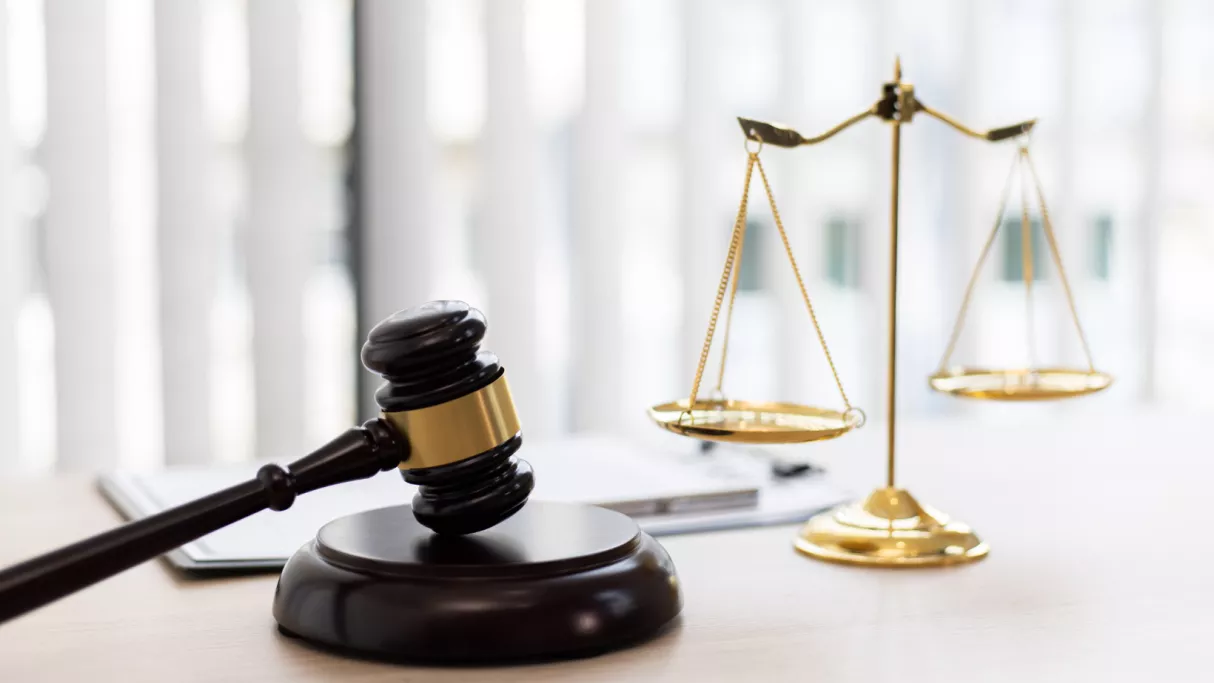 Enquêtes de Région : Notre justice en péril ? | FranceTvPro.fr