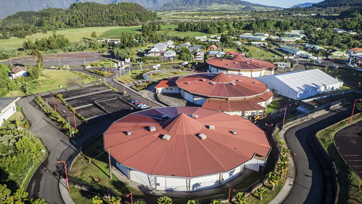 [DIRECT] Pâque Protestante : Une union historique au cœur de la Plaine des Cafres Ce dimanche 05 avril 2026, Réunion la 1ère vous invite à vivre un événement spirituel inédit. Pour la première fois, plusieurs Églises protestantes évangéliques de l’île s’unissent pour célébrer la Pâque. Un culte exceptionnel à suivre dès 09h30 en direct simultané sur la Télé, la Radio et le Web.