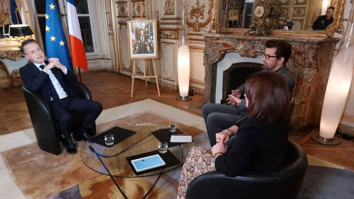 Tournagetournage à l'hôtel de Roquelaure avec C. Béchu