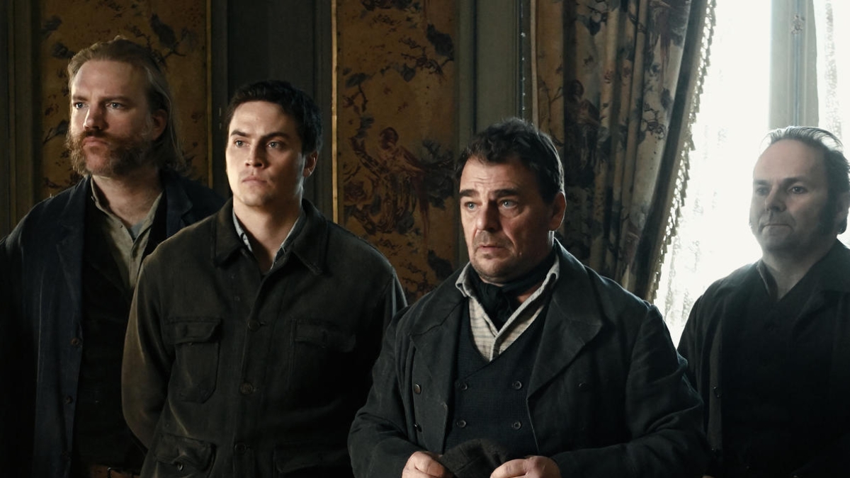 Thierry Godard (Maheu), Louis Peres (Etienne Lantier), Vincent Deniard (Bouteloup), Eric Paul (Levaque), David-Alexandre Berthier (Pierron), Remy Gence (Hippolyte) ©Sarah Alcalay - FTV - Banijay
