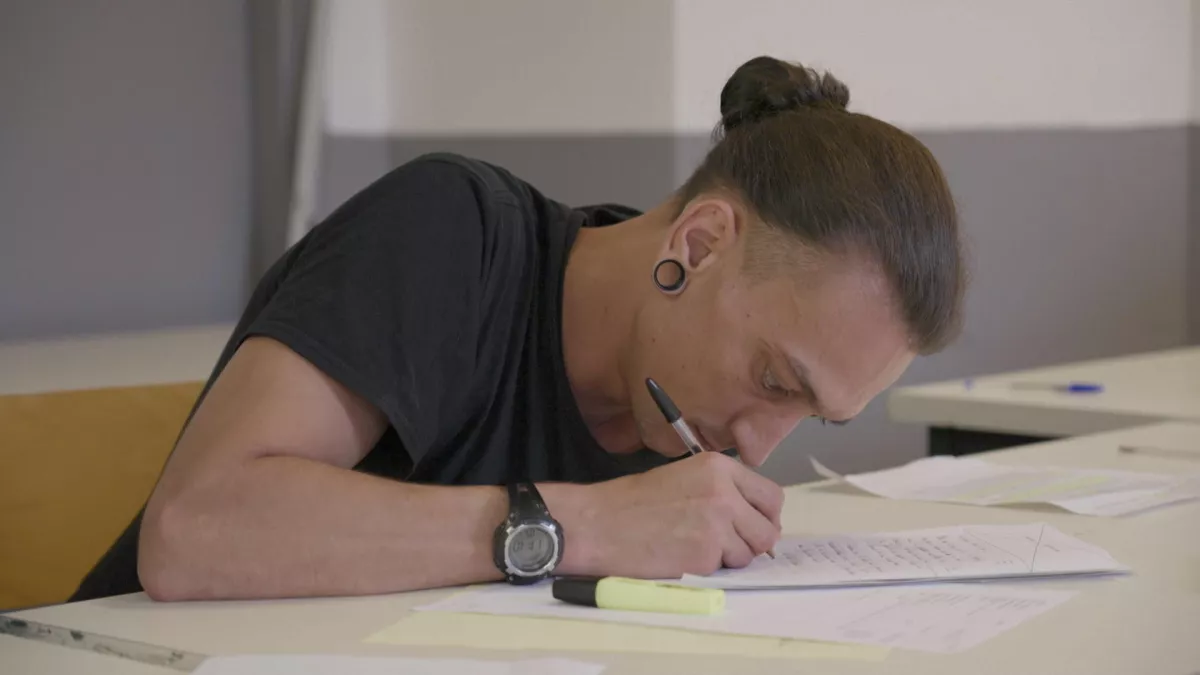 DERRIERE LES BARREAUX L ECOLE