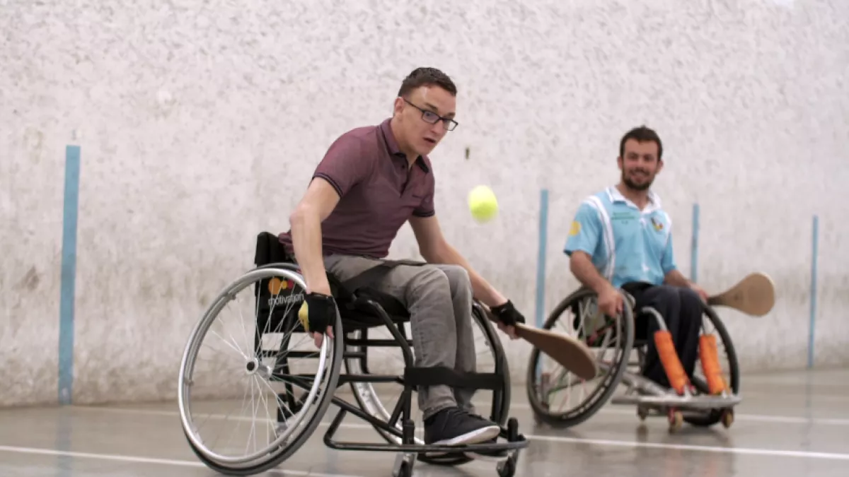 Tanguy teste la pelote basque Handisportgo !