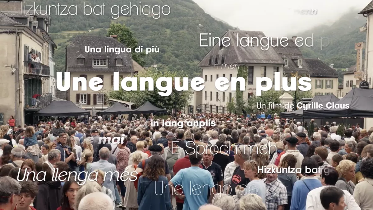 une langue en plus