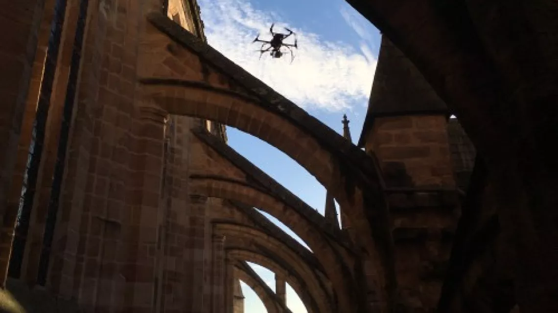 Drone survolant la cathédrale Notre Dame de Rodez