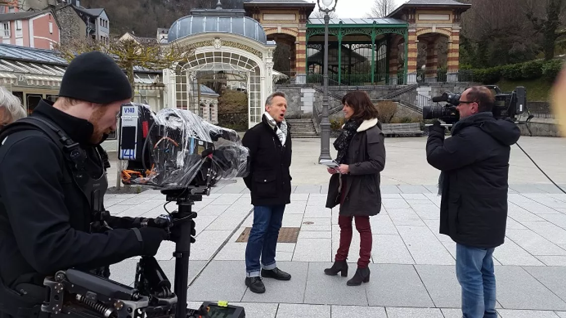 Tournage Enquêtes de Régions à Cauterets Anne-Sophie Mandrou avec Vincent Vlès